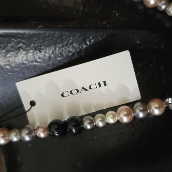 AUTHENTIC COACH PEARLS NEACKLECE🥰 - Picture 3 of 9